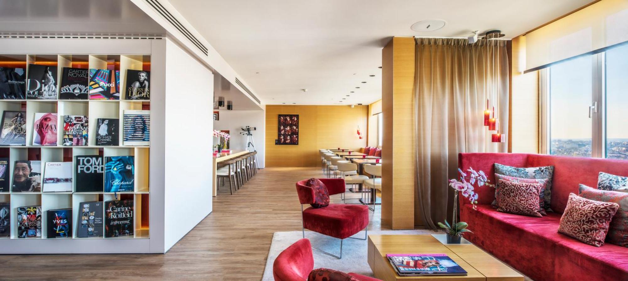 Deluxe Panorama Room Lounge Access