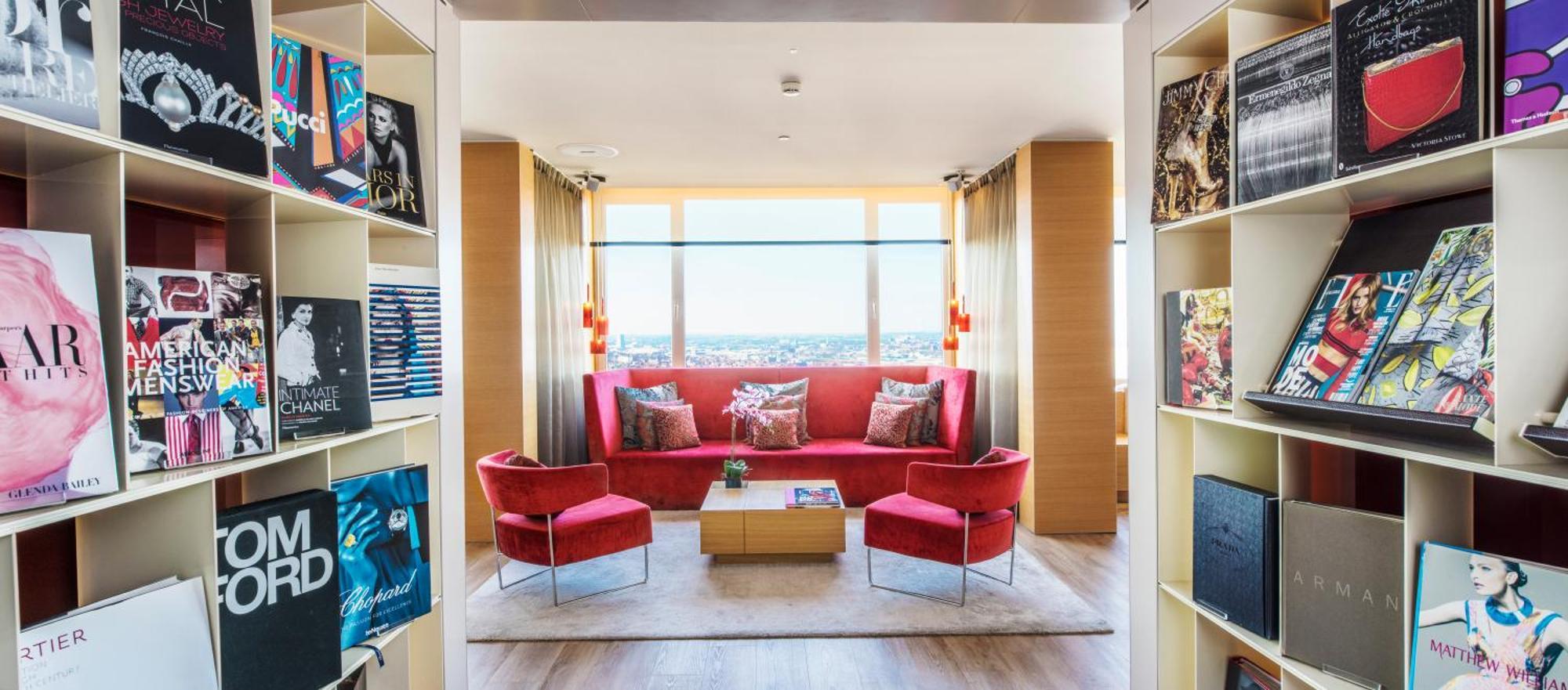 Deluxe Panorama Room Lounge Access